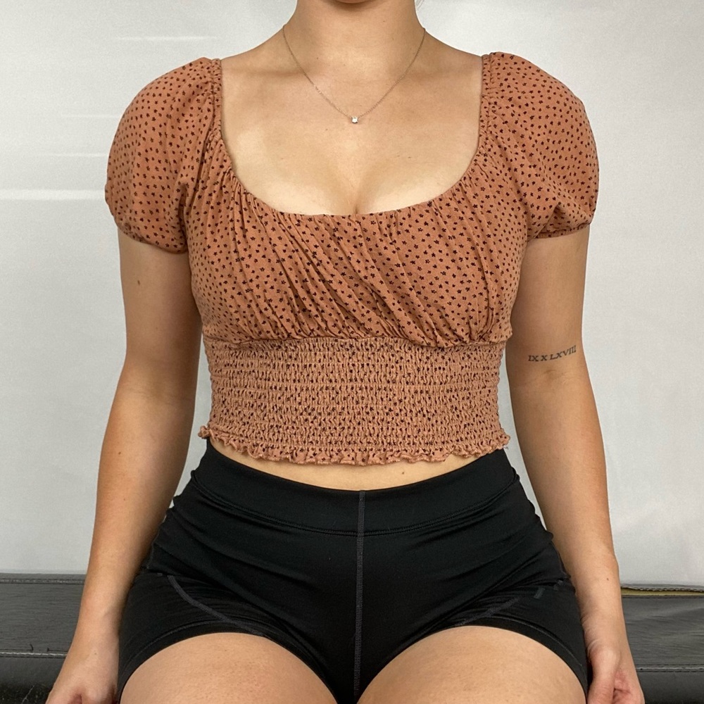 LA Hearts Ruffle Puff Shoulder Smocked Crop Top